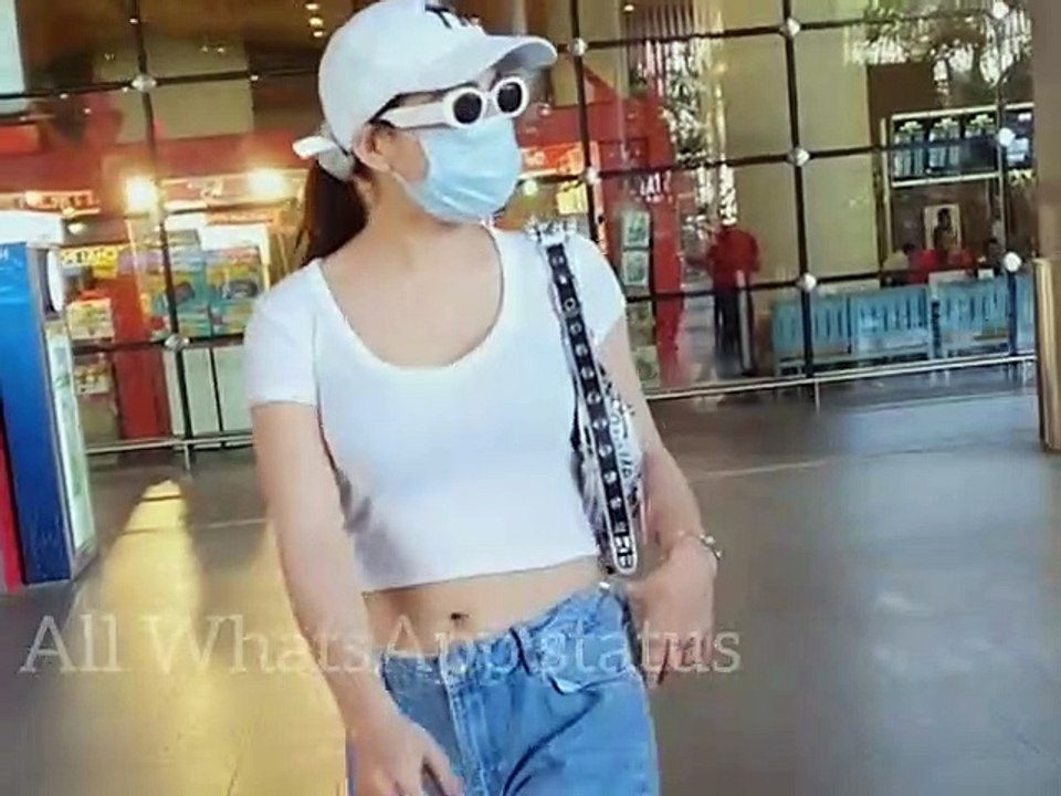 Disha Patani flaunts her toned figure, gives perfect beach vibes in sizzling outfits: IN PICS