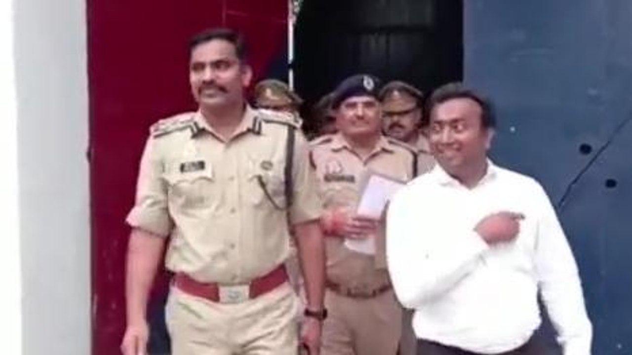 अयोध्या: डीएम व एसएसपी ने मंडल कारागार का किया निरीक्षण, देखें निरीक्षण में क्या मिला...