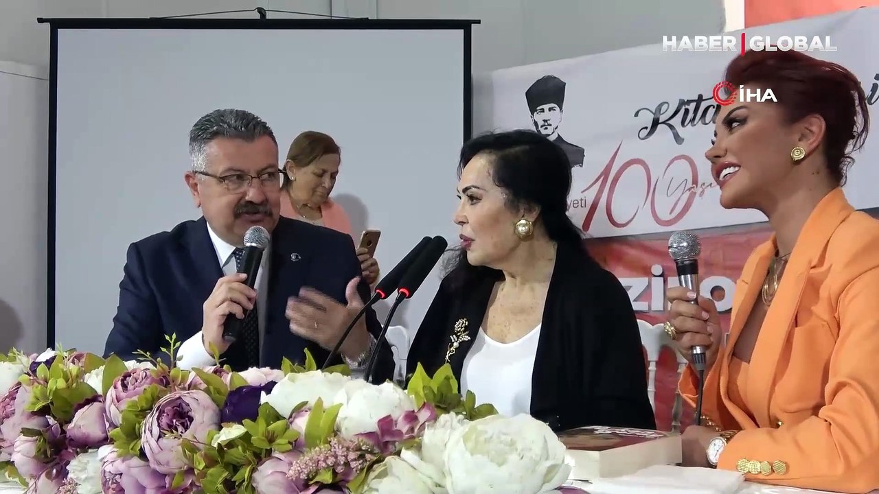 Yeşilçam'ın sultanı Türkan Şoray, hayranlarına şarkı söyledi