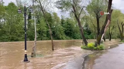 Bartın'da sağanak yağış taşkınlara neden oldu