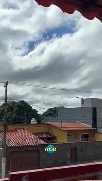 Avião militar sobrevooa centro de BH e chama atenção de moradores