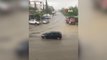 Adana'da sağanak yağış etkili oldu, yollar göle döndü