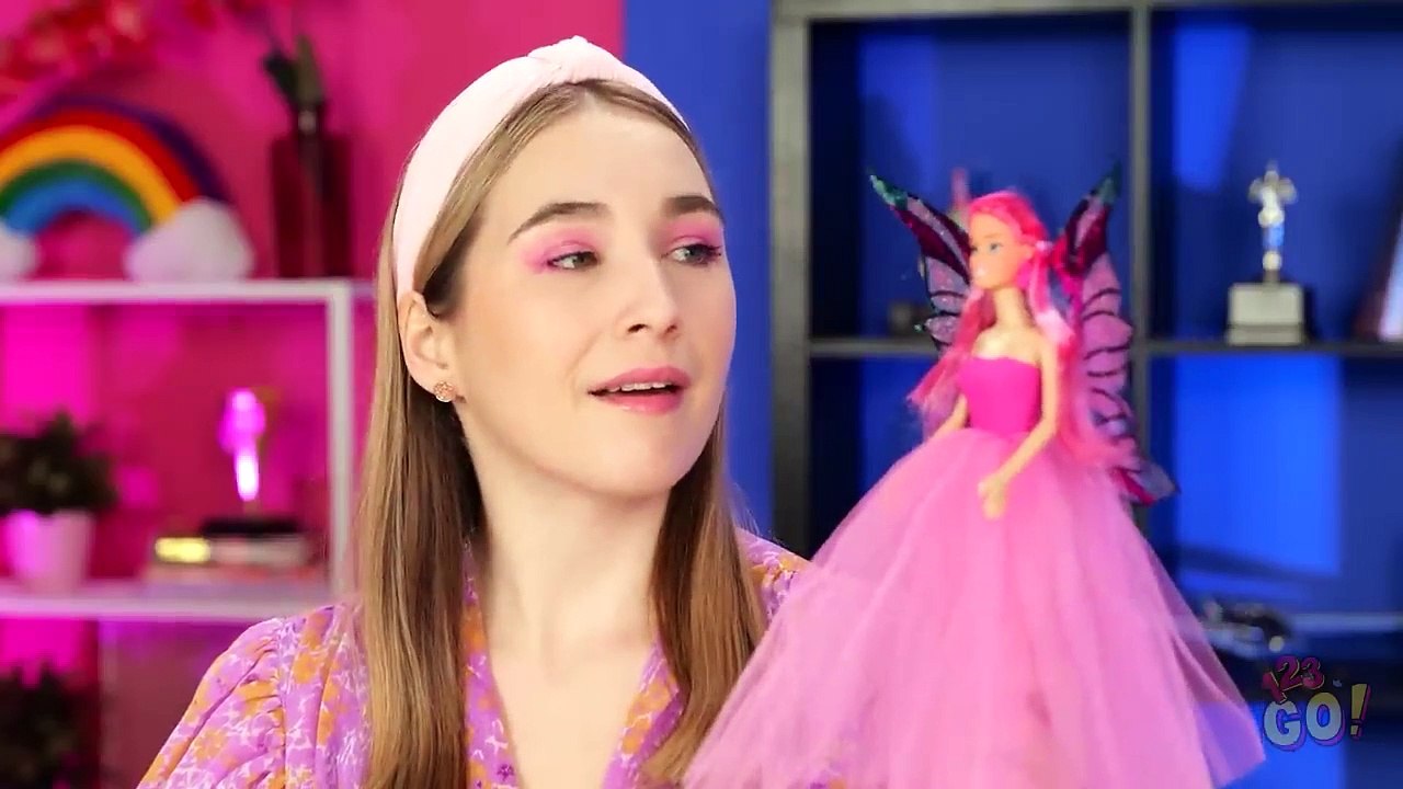 MEAN VS NICE DOLL MAKEOVER -- Good vs Bad Beauty Total DIY Transformation! Tiny Crafts by 123 GO!(720p)