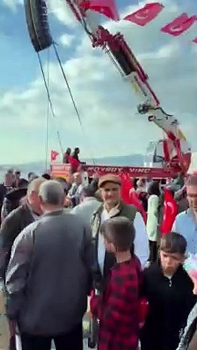 Erdoğan, konuşurken miting alanı boşalmaya başladı, parti teşkilatı uyardı: Miting alanını boşaltmayın, basına fırsat vermeyin