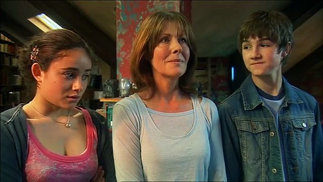 The Sarah Jane Adventures- S01E07- Whatever Happened To Sarah Jane-Pt-1