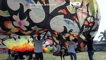 شاهد: مناطيد في إندونيسيا ورياضيون يغامرون بالركوب على إحدى أكثر الأمواج رعبًا في العالم