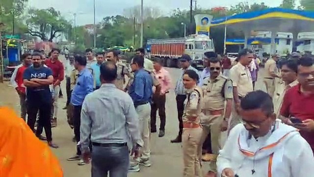 video- गुंडे-बदमाशों के अवैध अतिक्रमणों पर चला प्रशासन का बुलडोजर