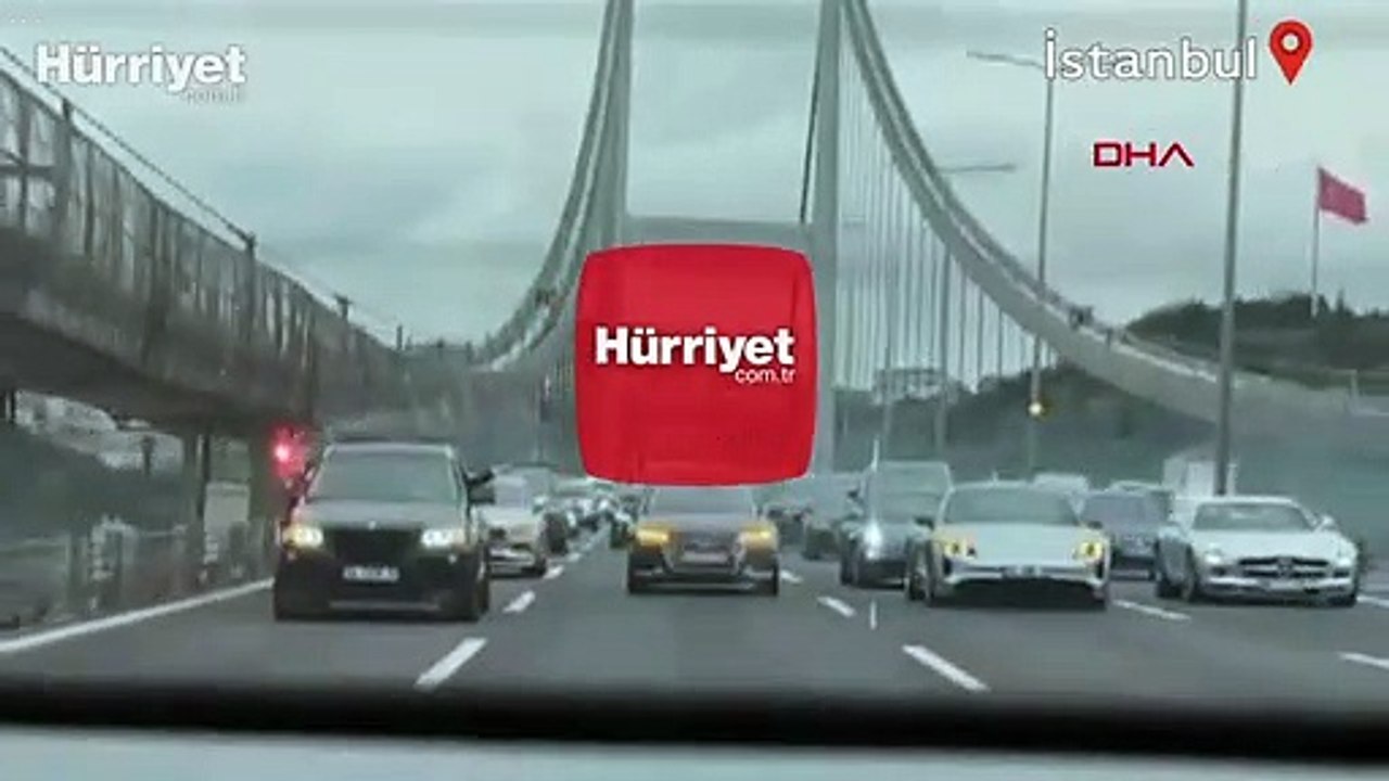 Fatih Sultan Mehmet Köprüsü'nde çakarlı meşaleli düğün konvoyuna tepki