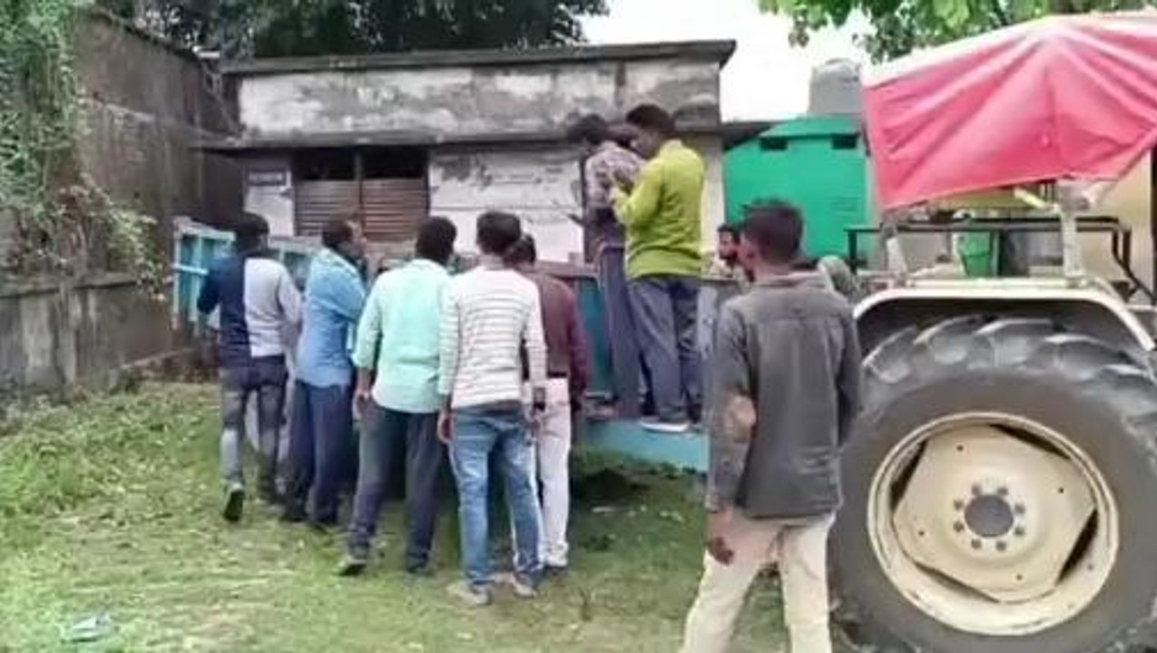 पश्चिमी चंपारण की सड़क खून से हुई लाल, तेज रफ्तार बस ने बाइक सवार मां-बेटे को कुचला