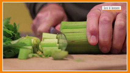 Sorsi di benessere - Sedano e mela per un gustoso frullato spezzafame