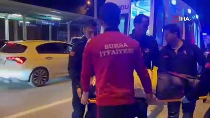 Bursa’da çekicinin paletlerine çarpan araç takla attı: 2 yaralı