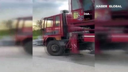 Vinç ile kamyon çarpıştı: Binlerce meyve yola döküldü!