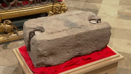 Descargar video: Westminster celebra la llegada de la Piedra del Destino para la coronación de Carlos III