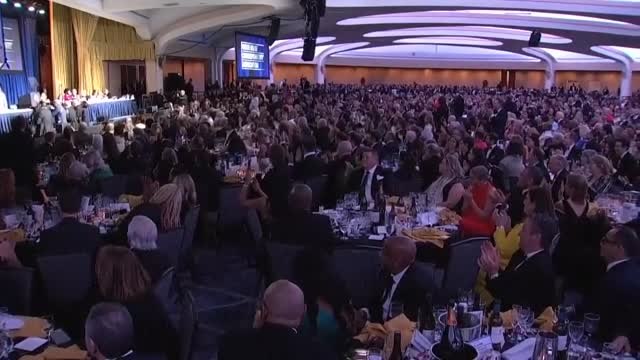 El cómico Roy Wood Jr. presenta la cena de corresponsales de la Casa Blanca en Washington