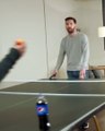 Messi muestra su habilidad con el ping-pong