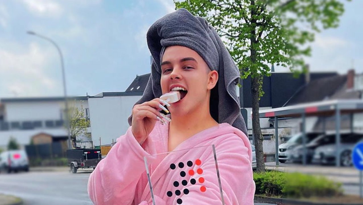Twenty4Tim: Emotionales Video - Mama bricht in Tränen aus