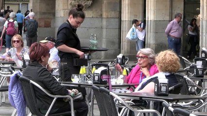 La Plaza Mayor de Salamanca se prepara para la llegada de su nuevo vecino ilustre en los medallones