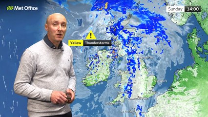 Скачать видео: Met Office Afternoon Weather Forecast 30/04/23 – Heavy showers, warmer to the south