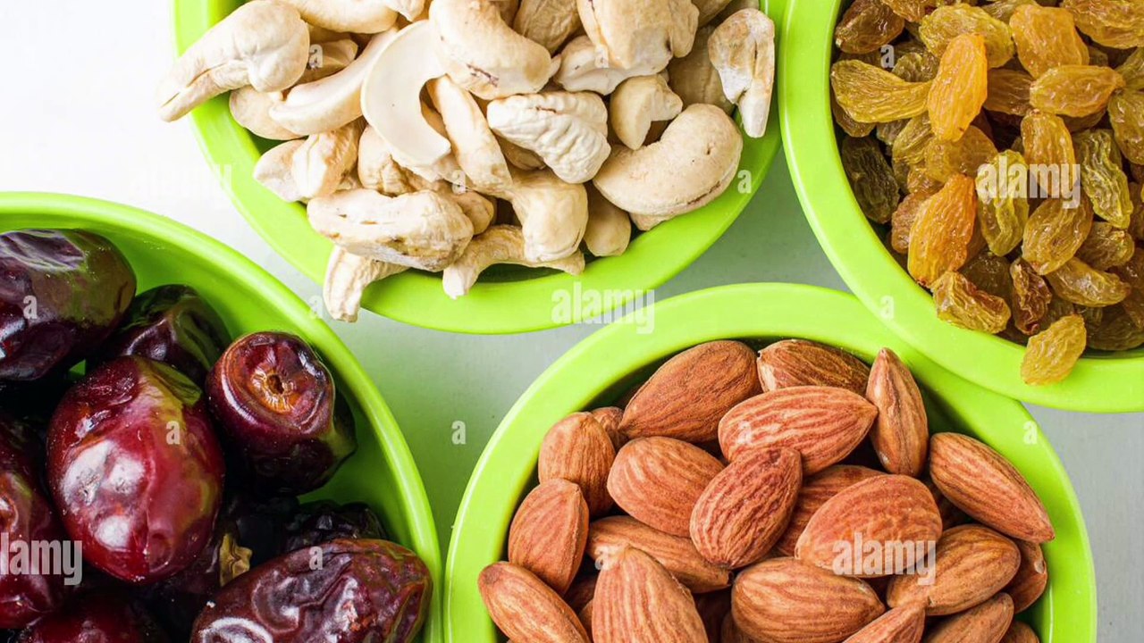 Badam chana kismis khele ki hoydry fruits khawar niyomdry fruits