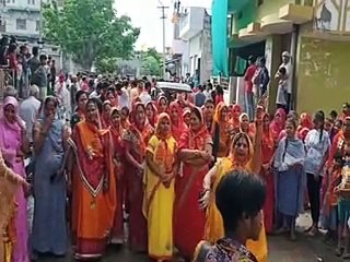 video: आग के गोले से निकल गया युवक