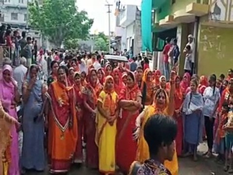 video: आग के गोले से निकल गया युवक