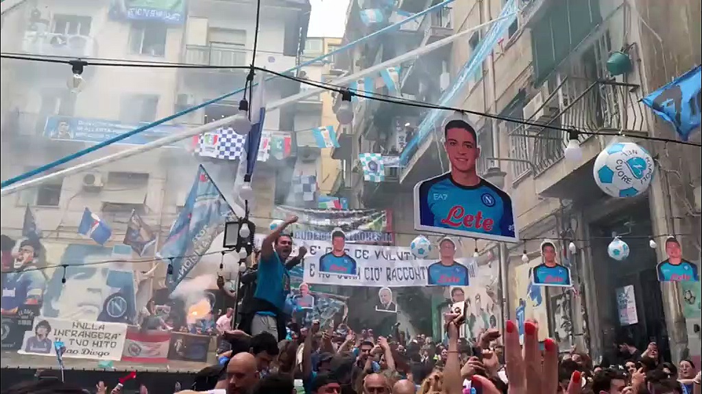 Video Gol di Lautaro, Napoli esulta: festa scudetto può iniziare - Video