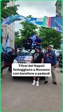 Rozzano come Forcella, botti e bandiere dai tifosi del Napoli a Milano
