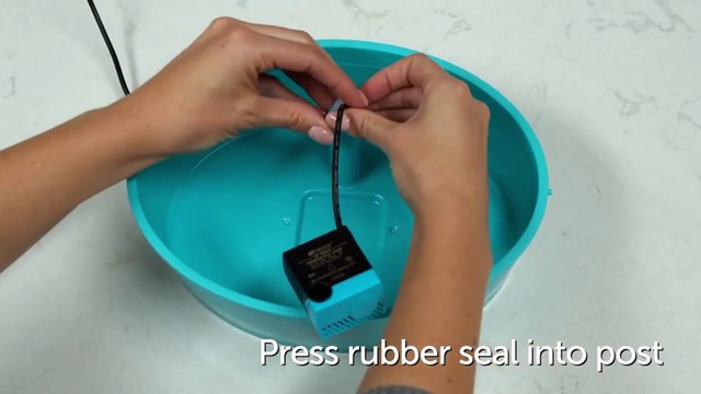 Pet Safe Drink well Butterfly Pet Fountain has 4 falling water streams to encourage hydration