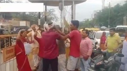 रोहतास: बाइक सवार दंपति को बस ने मारी टक्कर, लोगो ने कर दी ड्राइवर की जमकर पिटाई