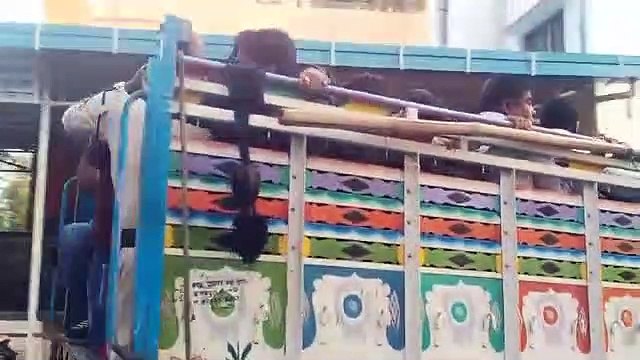 रतलाम पुलिस की बड़ी कार्रवाई, इतने जुआरी कि पिकअप में भरकर लाना पड़े