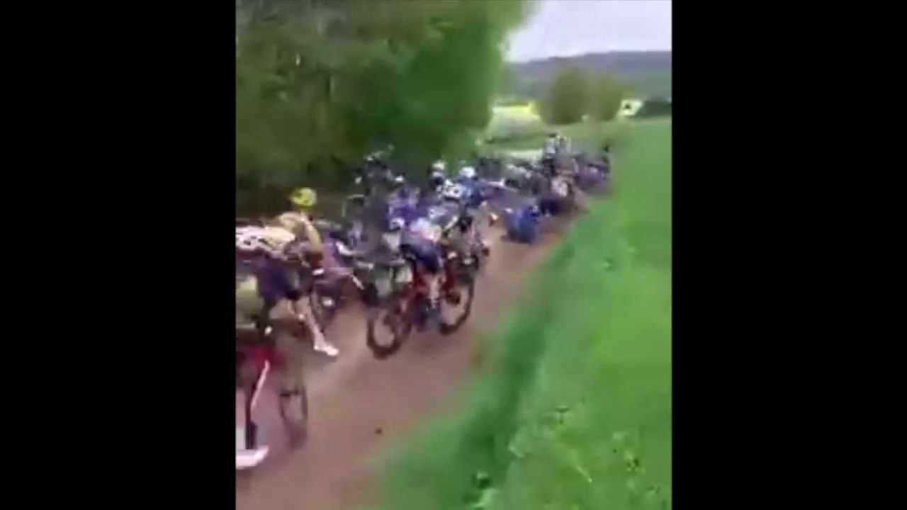 Tour de Bretagne 2023 - La 6e étape du Tour de Bretagne annulée après une grosse chute dans "un bain de boue de 20 mètres"