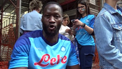 Napoli, dal percussionista star del web al sosia di Kim: tutti in attesa dello scudetto