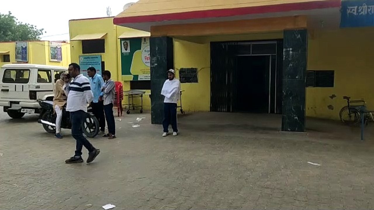 गोगामेडी में दर्शन करने जा रहे युवकों की दो कार...