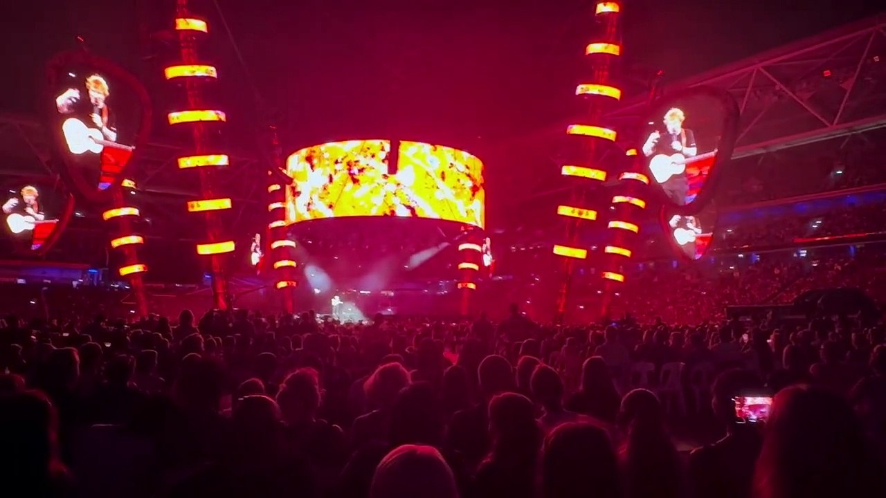 Ed Sheeran Full Performance from the Mathematics Tour