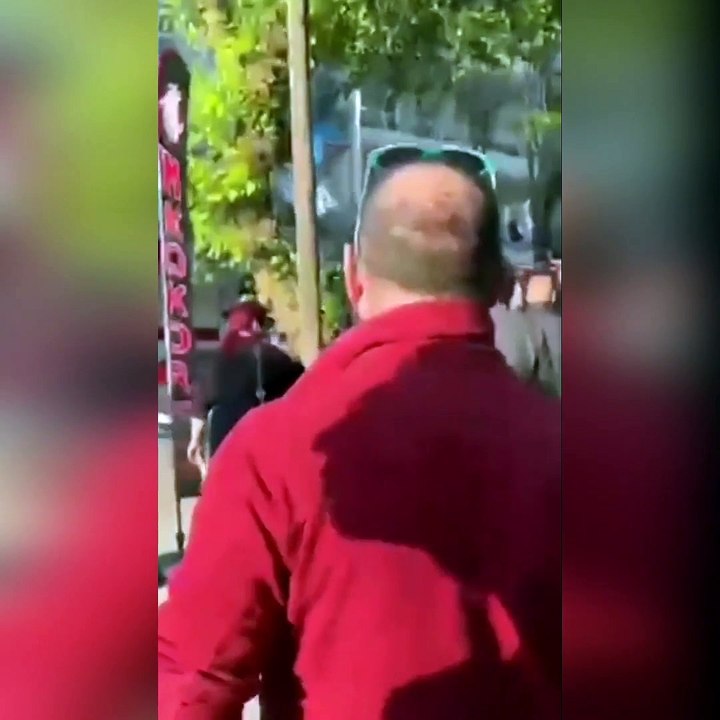 İzmit Kuruçeşme’de HDP Kocaeli Milletvekili Ömer Faruk Gergerlioğlu ve beraberindeki Yeşil Sol Partili heyet mahallelinin tepkisi sonrası Türk polisine sığındı.