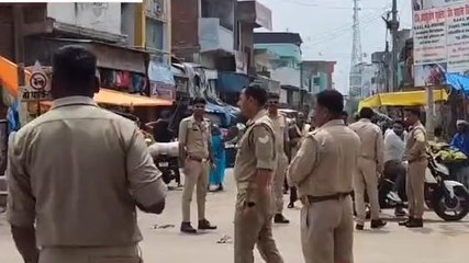 अम्बेडकरनगर: निकाय चुनाव के मद्देनजर मुस्तैदी के साथ सड़क पर उतरी पुलिस, देखें वीडियो