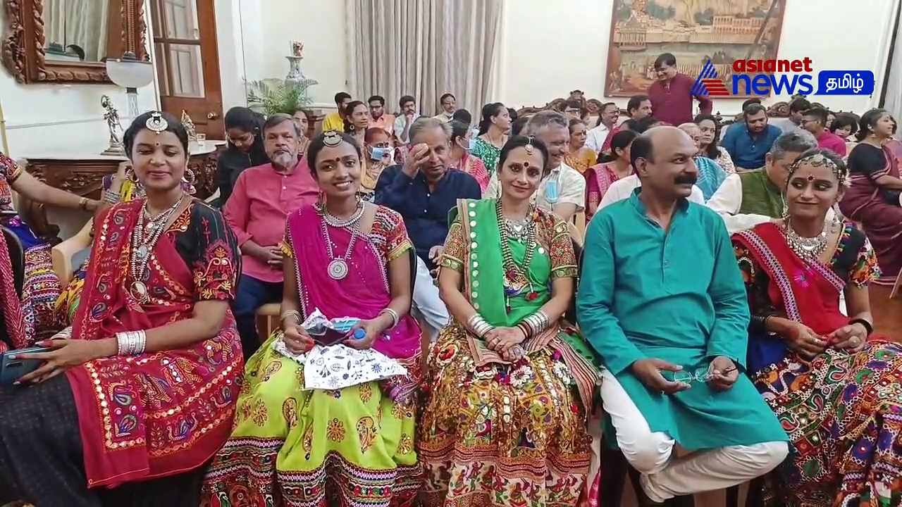 புதுச்சேரி ஆளுநர் மாளிகையில் தாண்டியா நடனமாடிய ஆளுநர் தமிழிசை சௌந்தரராஜன்