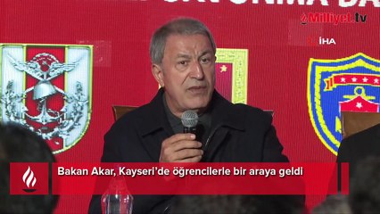 Bakan Akar, öğrencilerle bir araya geldi