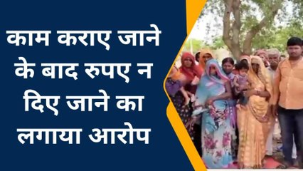 औरैया: मजदूरों ने जिलाधिकारी कार्यालय के बाहर किया प्रदर्शन, वन विभाग नहीं दे रहा पैसा