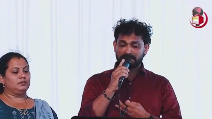 പുതുപ്പള്ളി പള്ളിയിലേക്ക് കാതോലിക്കാ ബാവായും തിരുമേനിമാരും എഴുന്നള്ളുന്നു