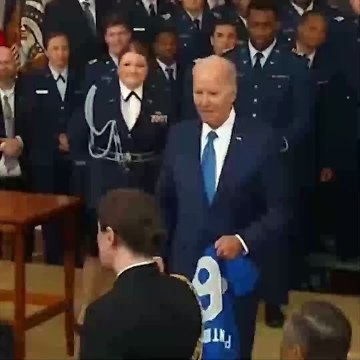 Bunak Biden yaptı yine yapacağını: Her şeyi unutup ayrıldı