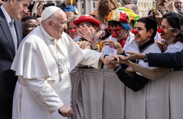 En visite en Hongrie, le pape François mentionne la guerre en Ukraine