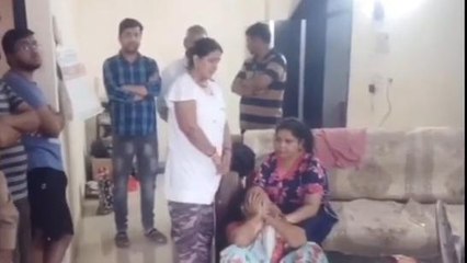 Tải video: अलीगढ़: फांसी के फंदे पर झूलता मिला गैस एजेंसी इंजीनियर का शव, जांच में जुटी पुलिस