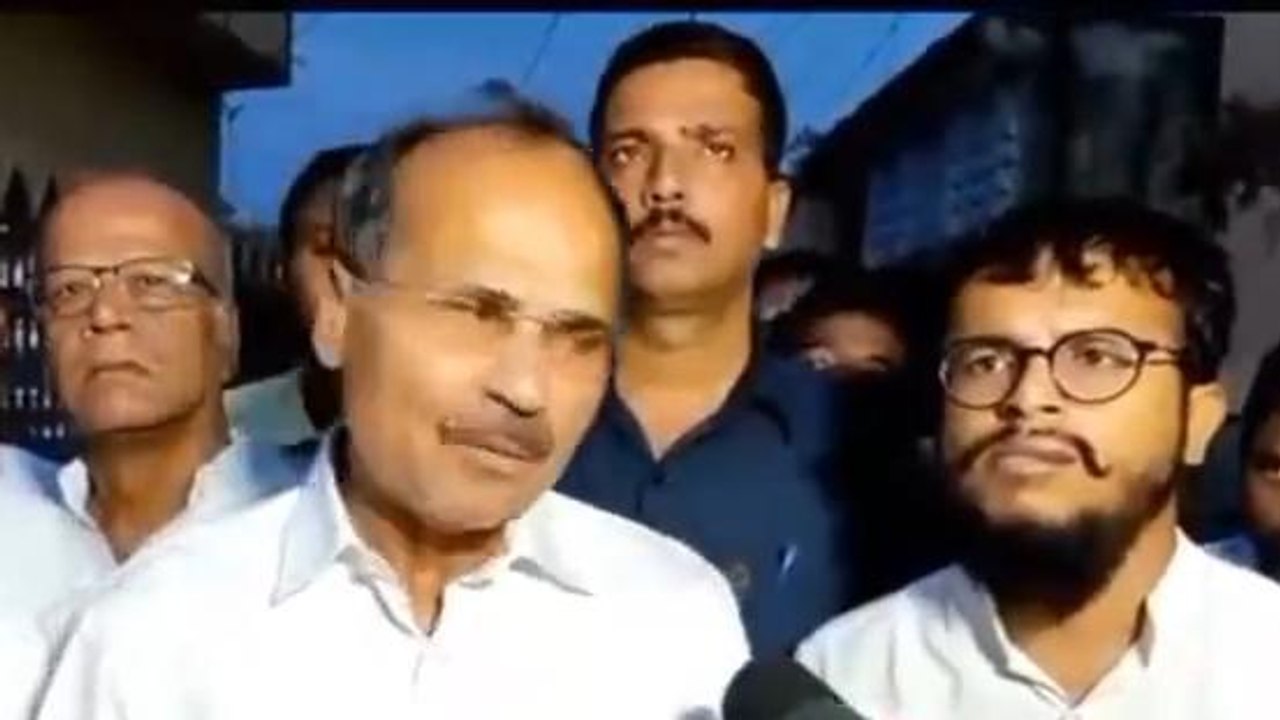 মালতিপুর : অভিষেক মনু সিংভিকে বাংলায় বয়কট করে...