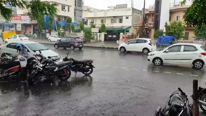 Rain 2023: बारिश से मई का स्वागत, बह गया सड़कों पर पानी