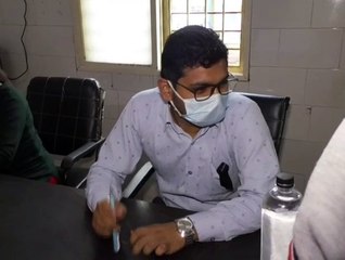 डॉक्टरों ने काली पटटी बांधकर किया काम