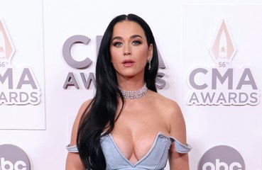Comment Katy Perry rend hommage à sa fille sur le tapis rouge