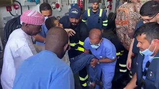 مقطع يوثق موقفًا إنسانيًا لقوات البحرية السعودية خلال عملية الإجلاء من ميناء بورتسودان