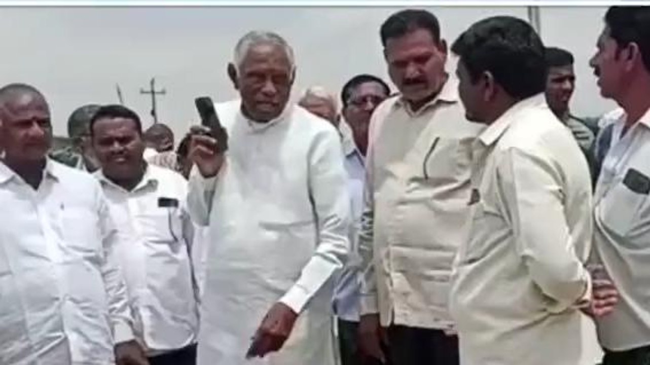 మంచిర్యాల: నష్టపోయిన రైతులతో ఎమ్మెల్యే..!