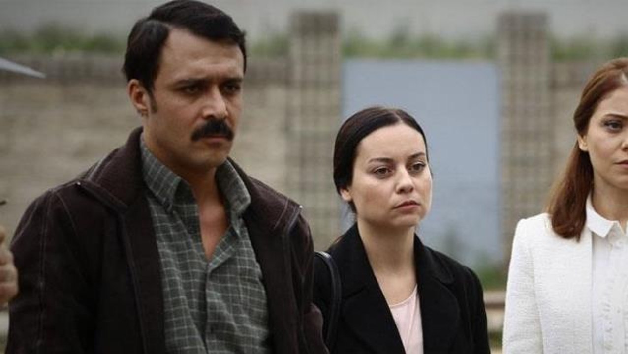 Oyuncu Cansu Fırıncı, Kırgın Çiçekler dizisinde yaşadığı korkunç olayı anlattı: Rolüm yüzünden silahla beni vurmaya geldiler